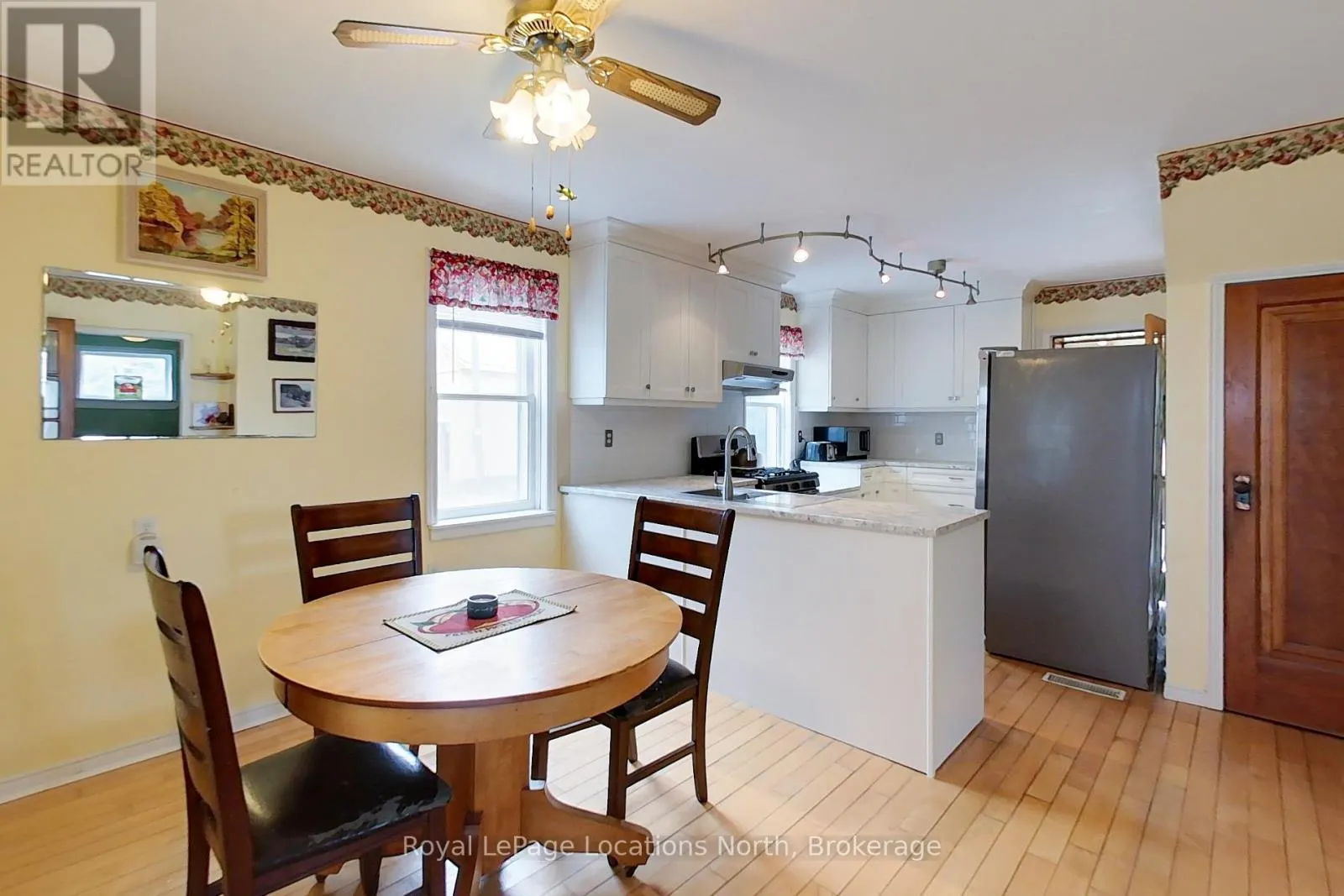 138268 GREY 112 ROAD