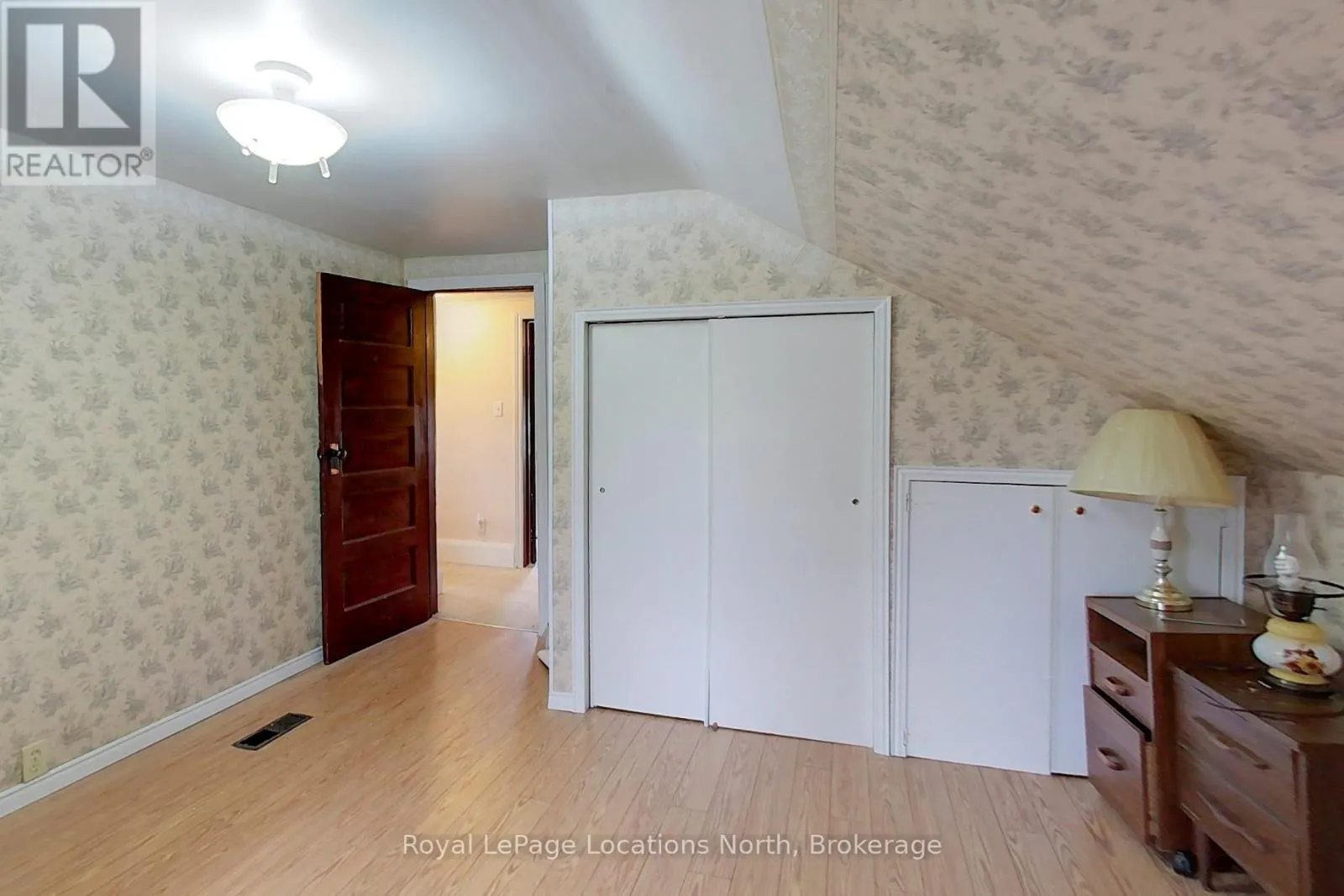 138268 GREY 112 ROAD