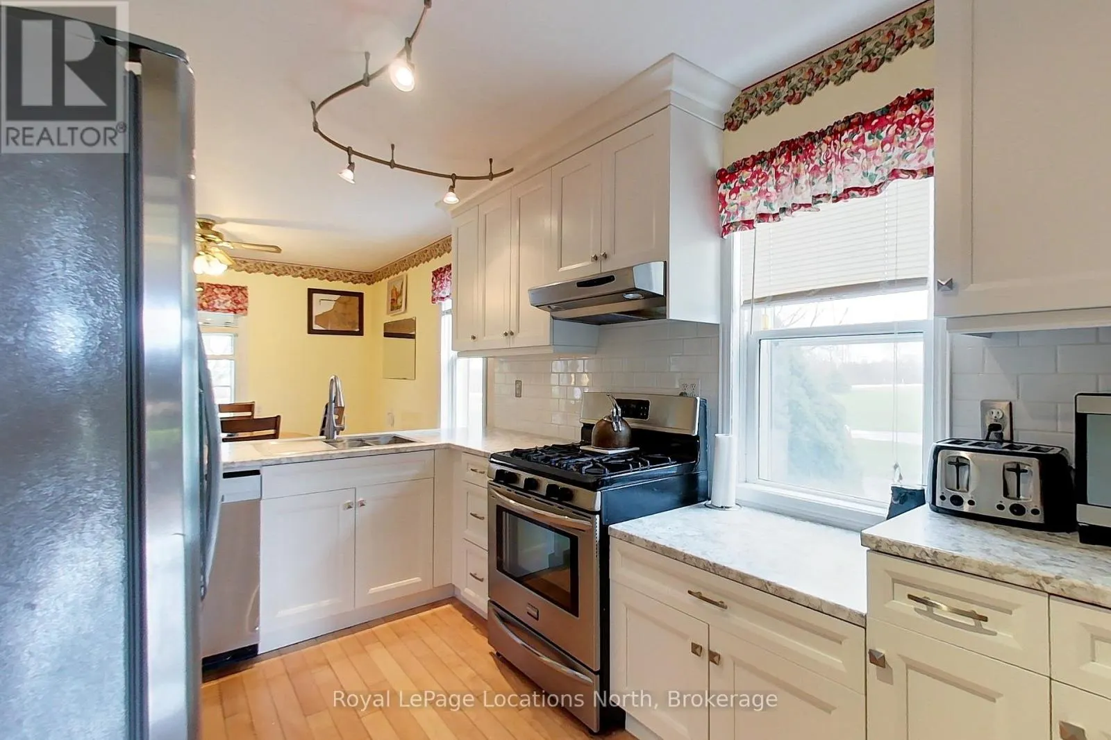 138268 GREY 112 ROAD