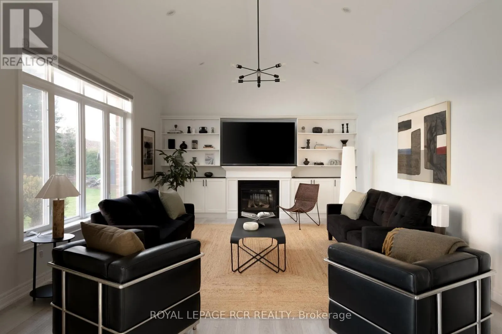 18 LEENDERS LANE