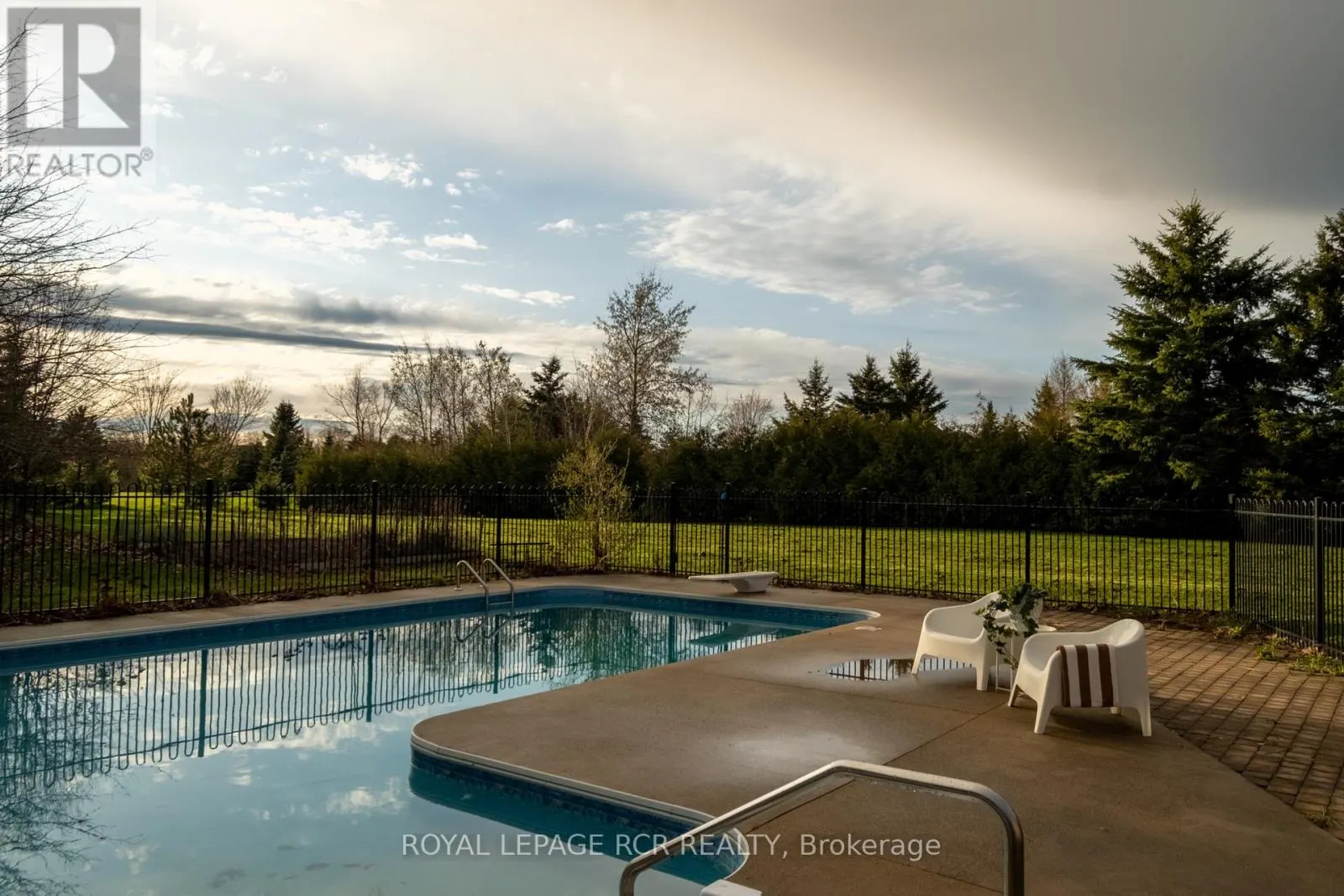18 LEENDERS LANE