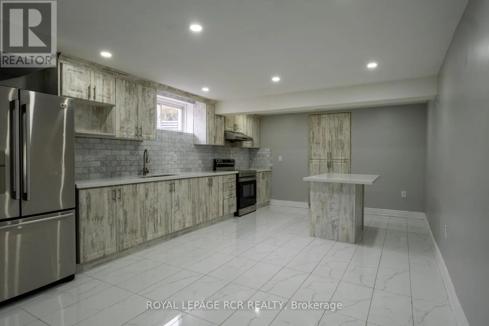 18 LEENDERS LANE
