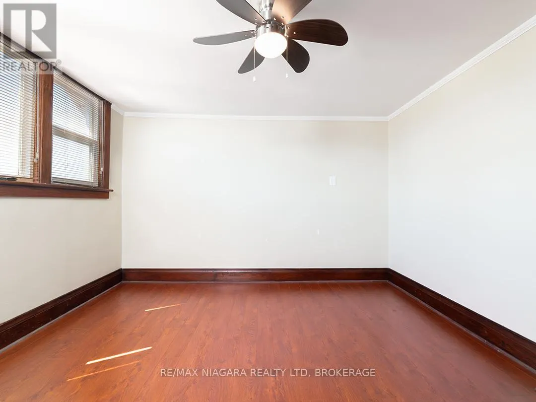 481 MAIN STREET W