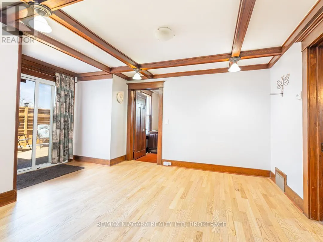 481 MAIN STREET W