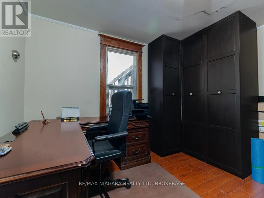 481 MAIN STREET W
