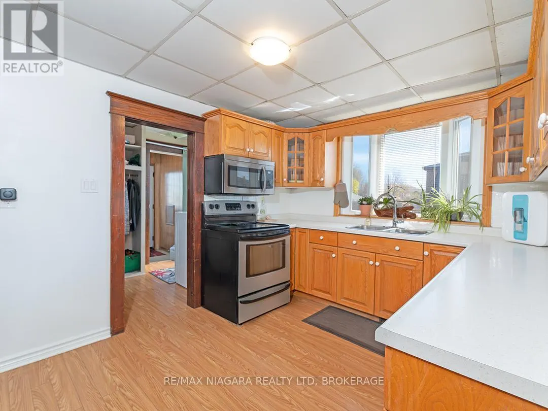 481 MAIN STREET W