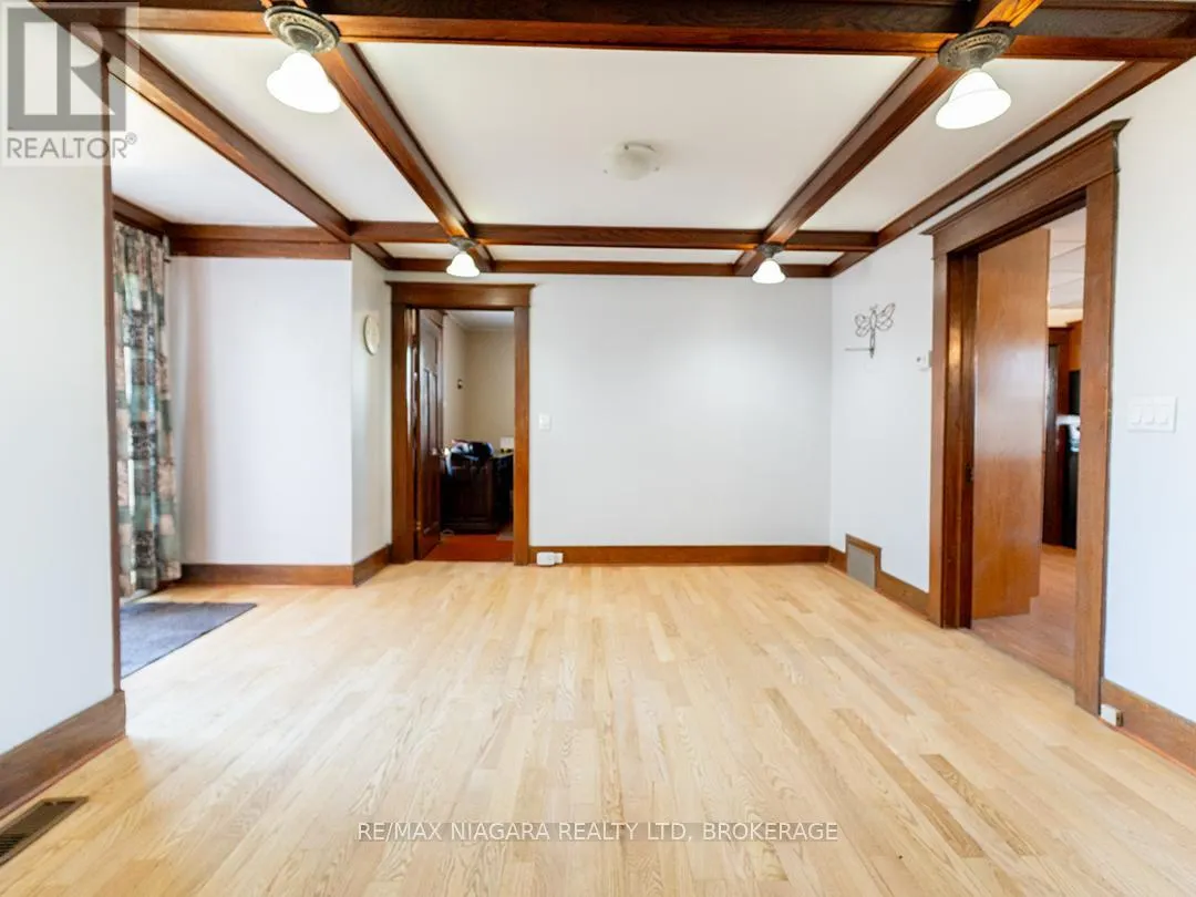 481 MAIN STREET W