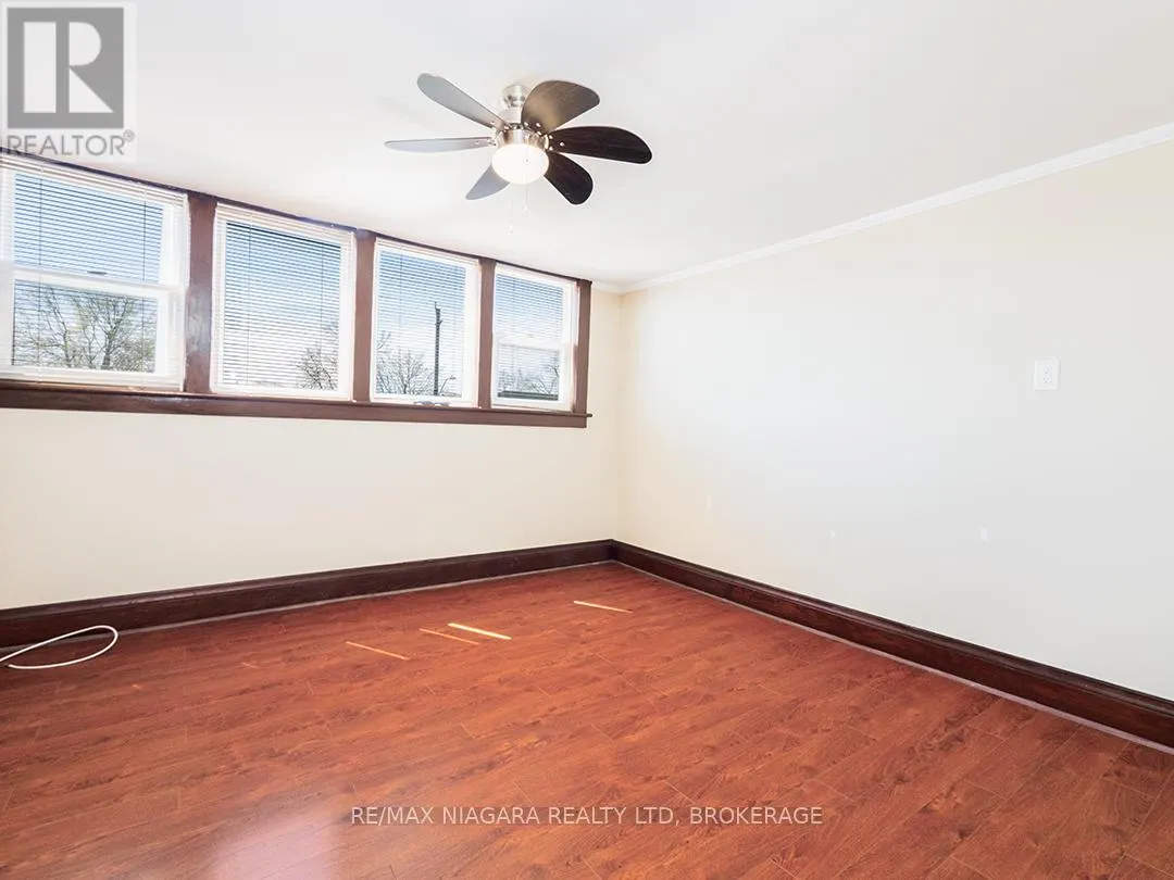 481 MAIN STREET W