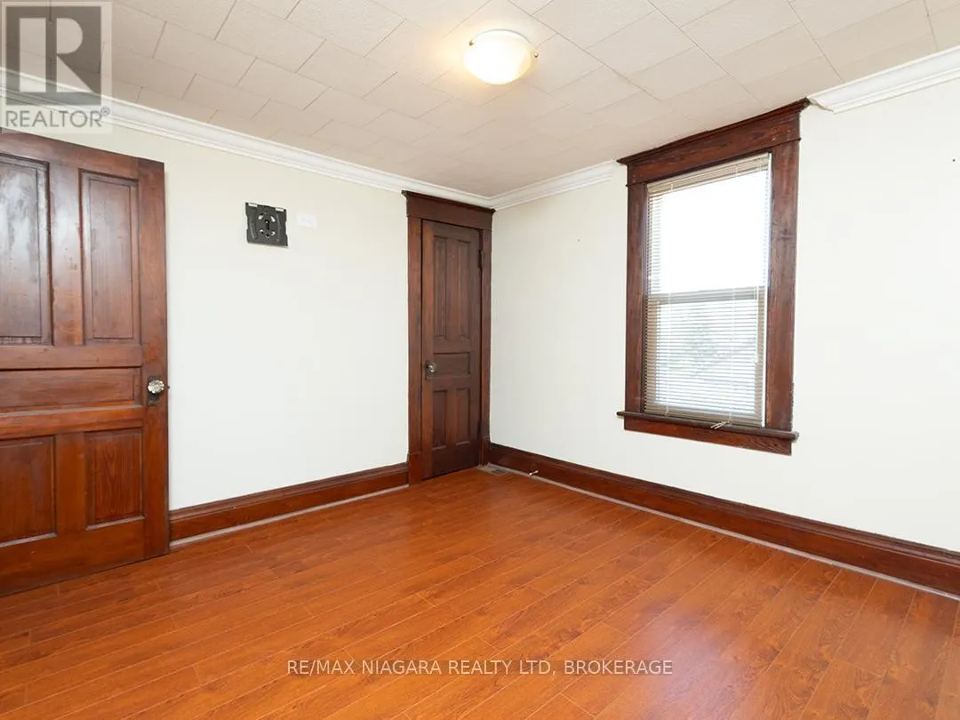 481 MAIN STREET W