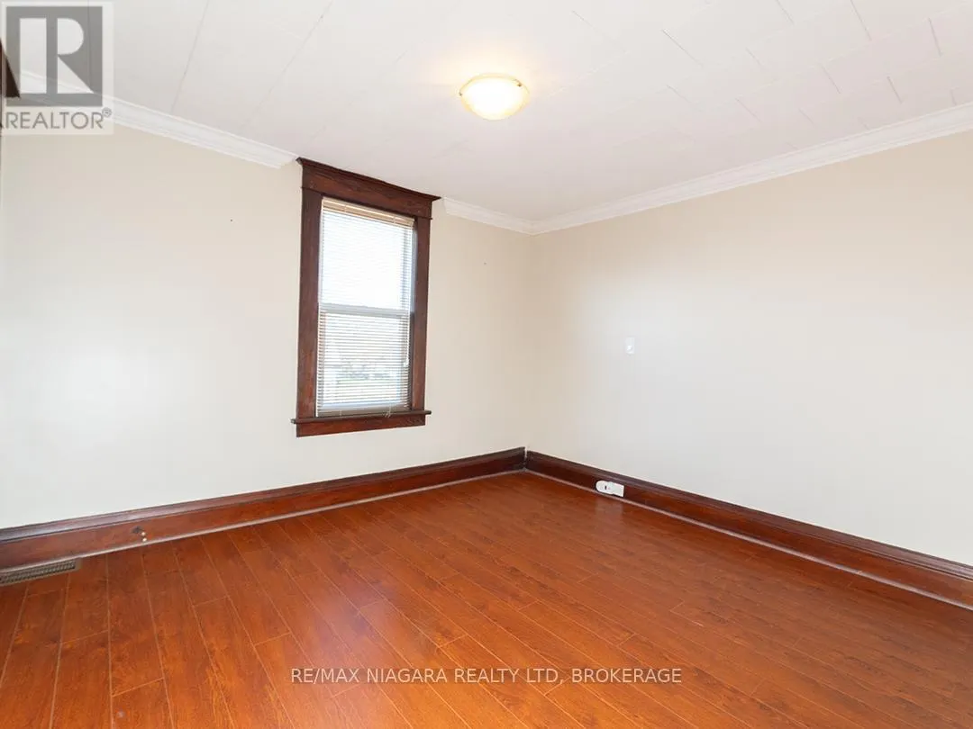 481 MAIN STREET W