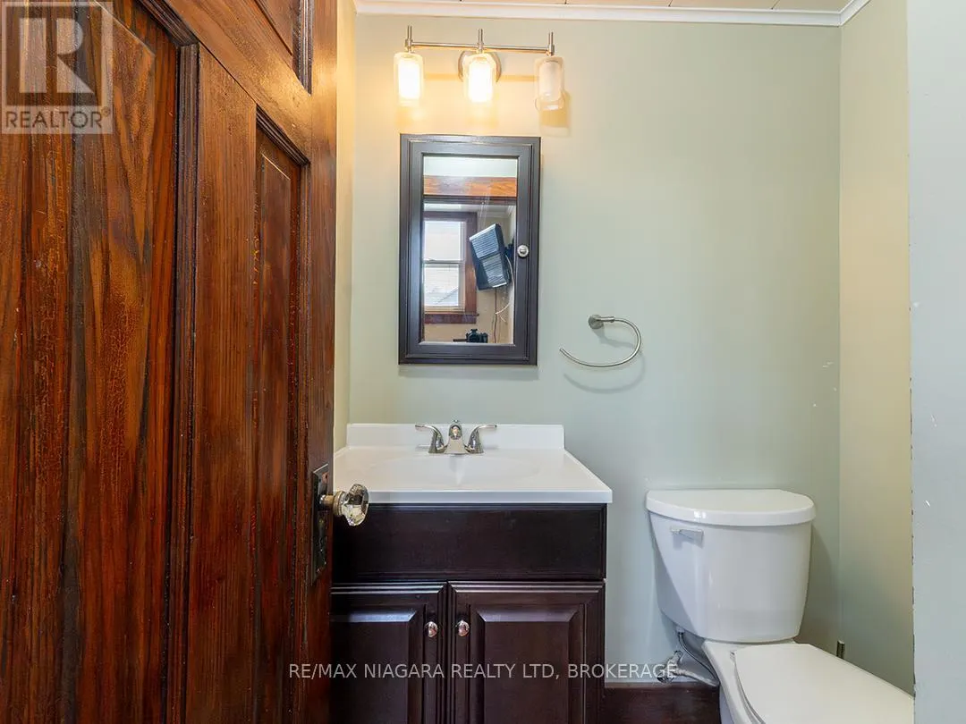 481 MAIN STREET W