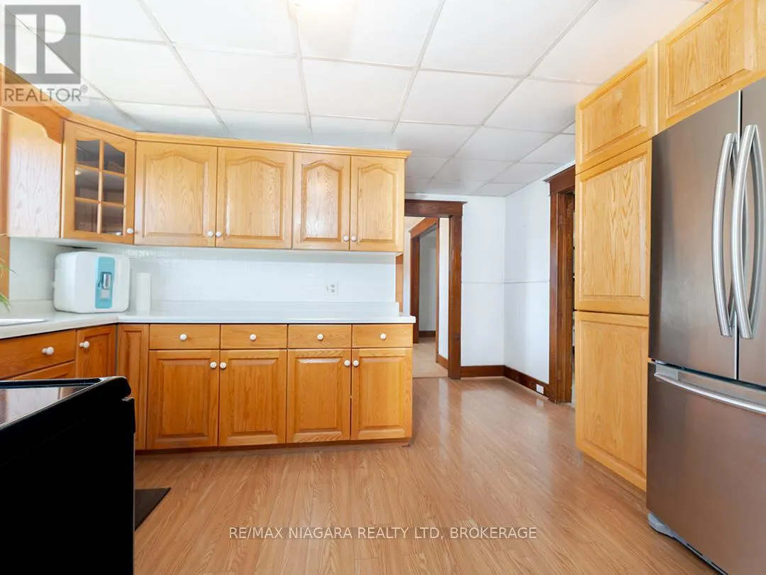 481 MAIN STREET W