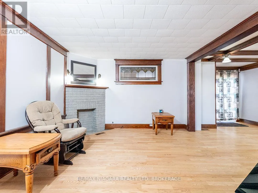 481 MAIN STREET W