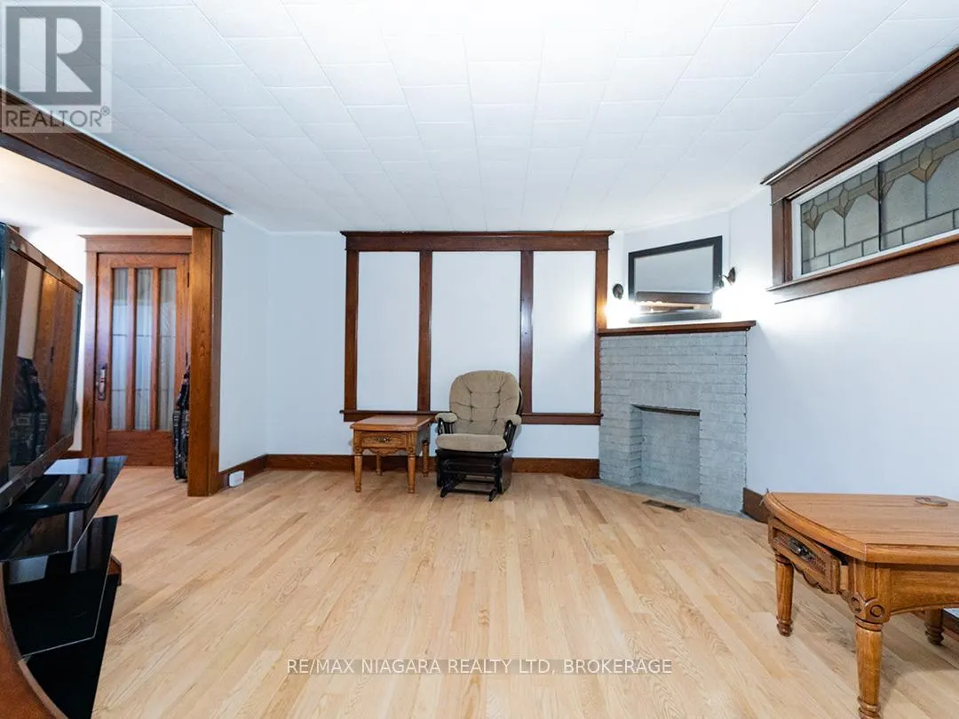 481 MAIN STREET W