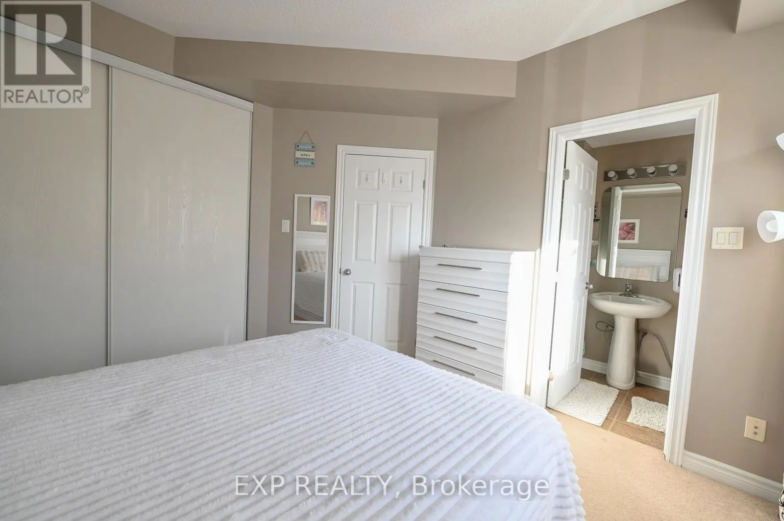 G - 1113 STITTSVILLE MAIN STREET N