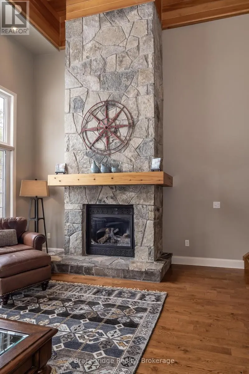 CARLING 10 W3 - 3876 MUSKOKA RD 118 HIGHWAY W