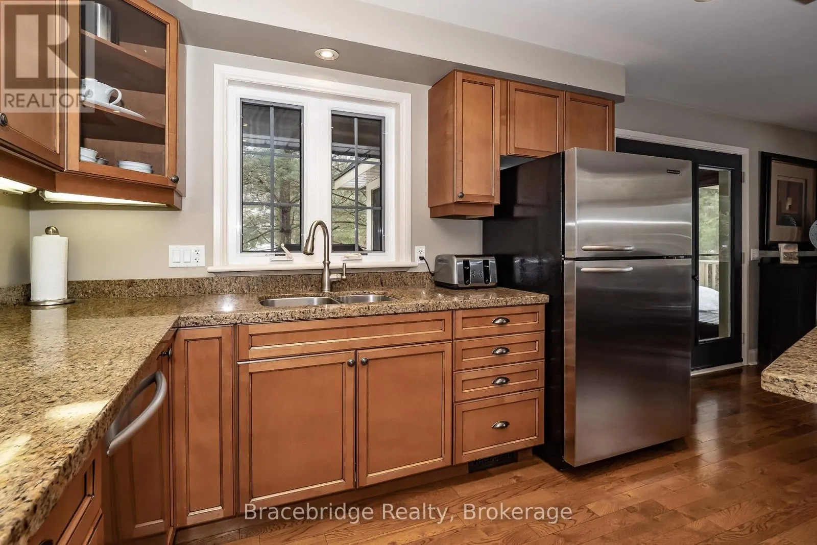 CARLING 10 W3 - 3876 MUSKOKA RD 118 HIGHWAY W