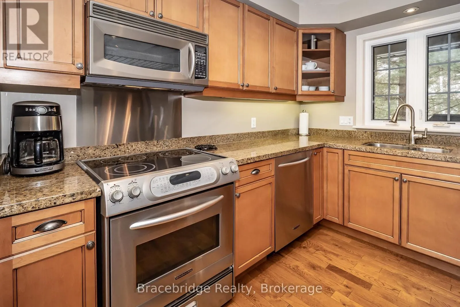 CARLING 10 W3 - 3876 MUSKOKA RD 118 HIGHWAY W