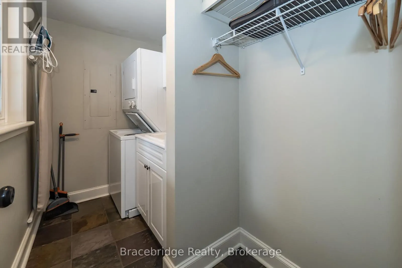 CARLING 10 W3 - 3876 MUSKOKA RD 118 HIGHWAY W