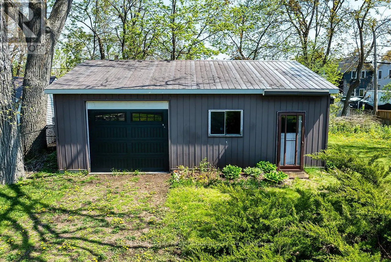38 OAK STREET