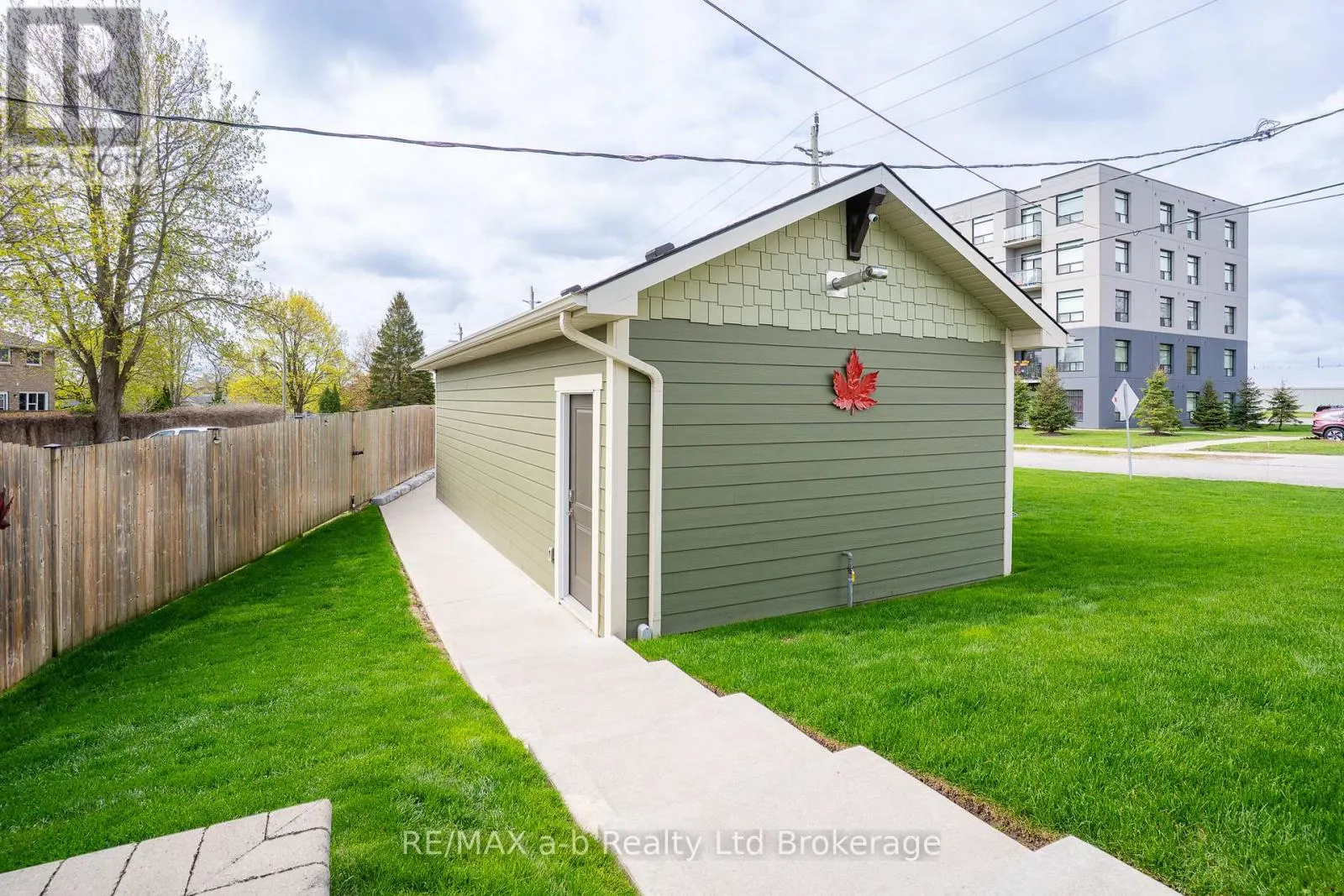 136 MAPLE LANE