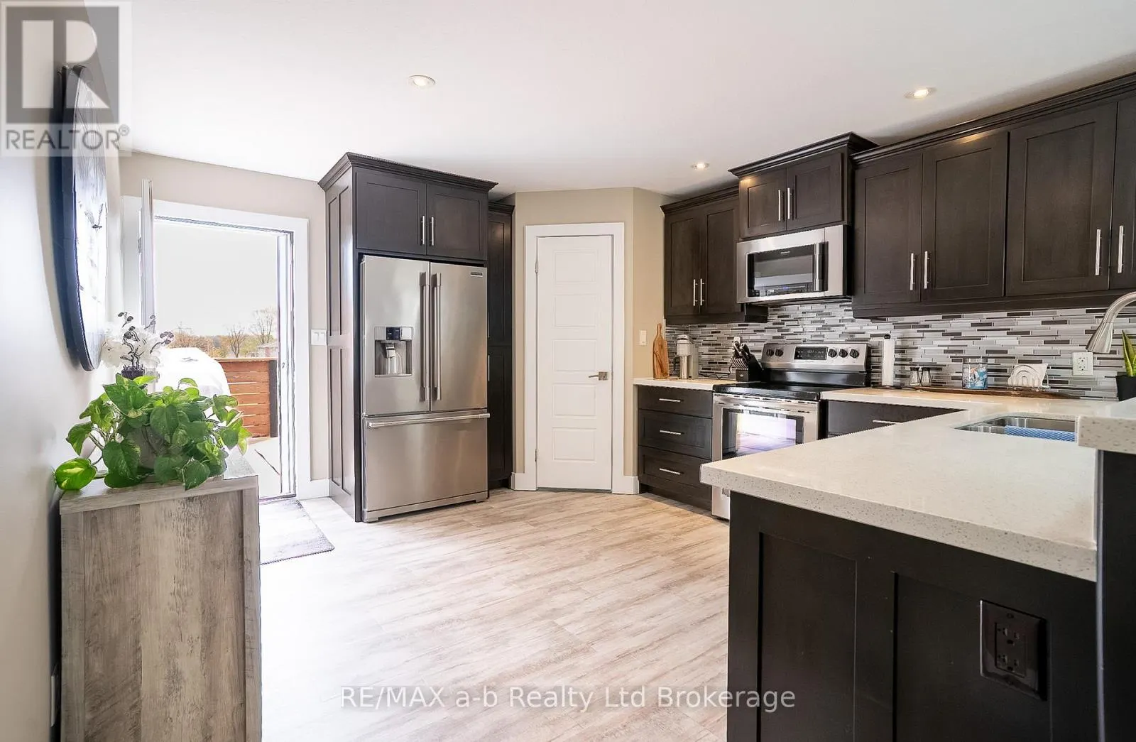 136 MAPLE LANE