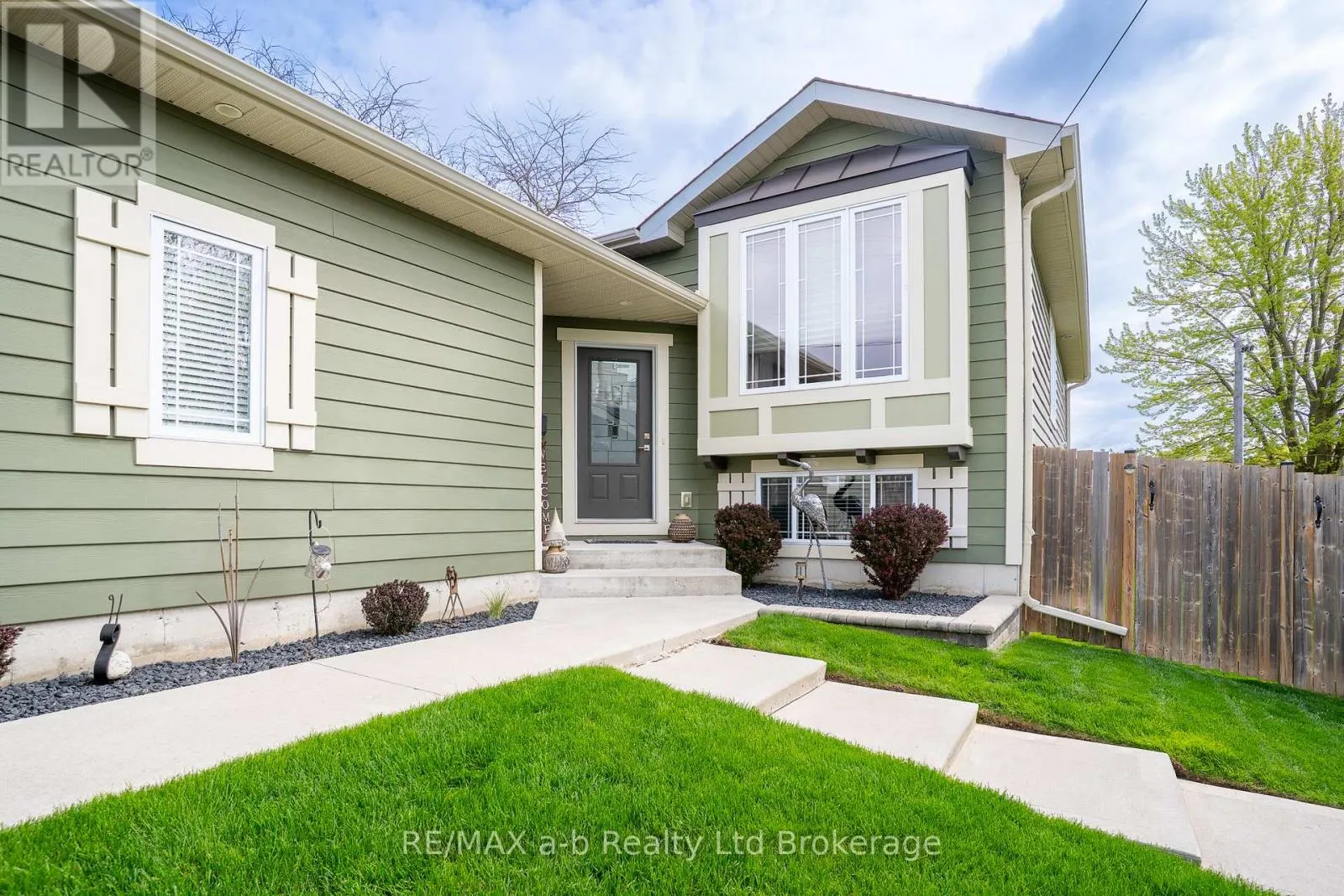 136 MAPLE LANE
