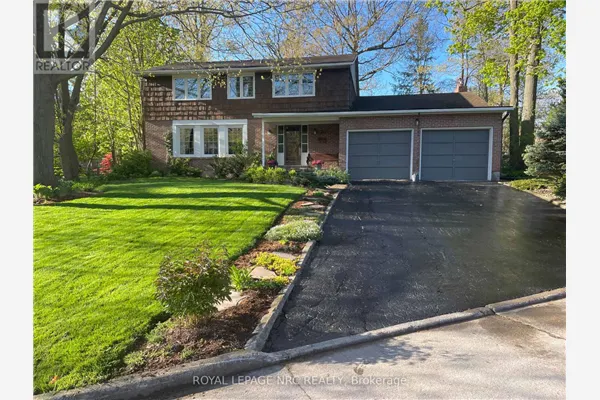 10 BRIARFIELD CRESCENT
