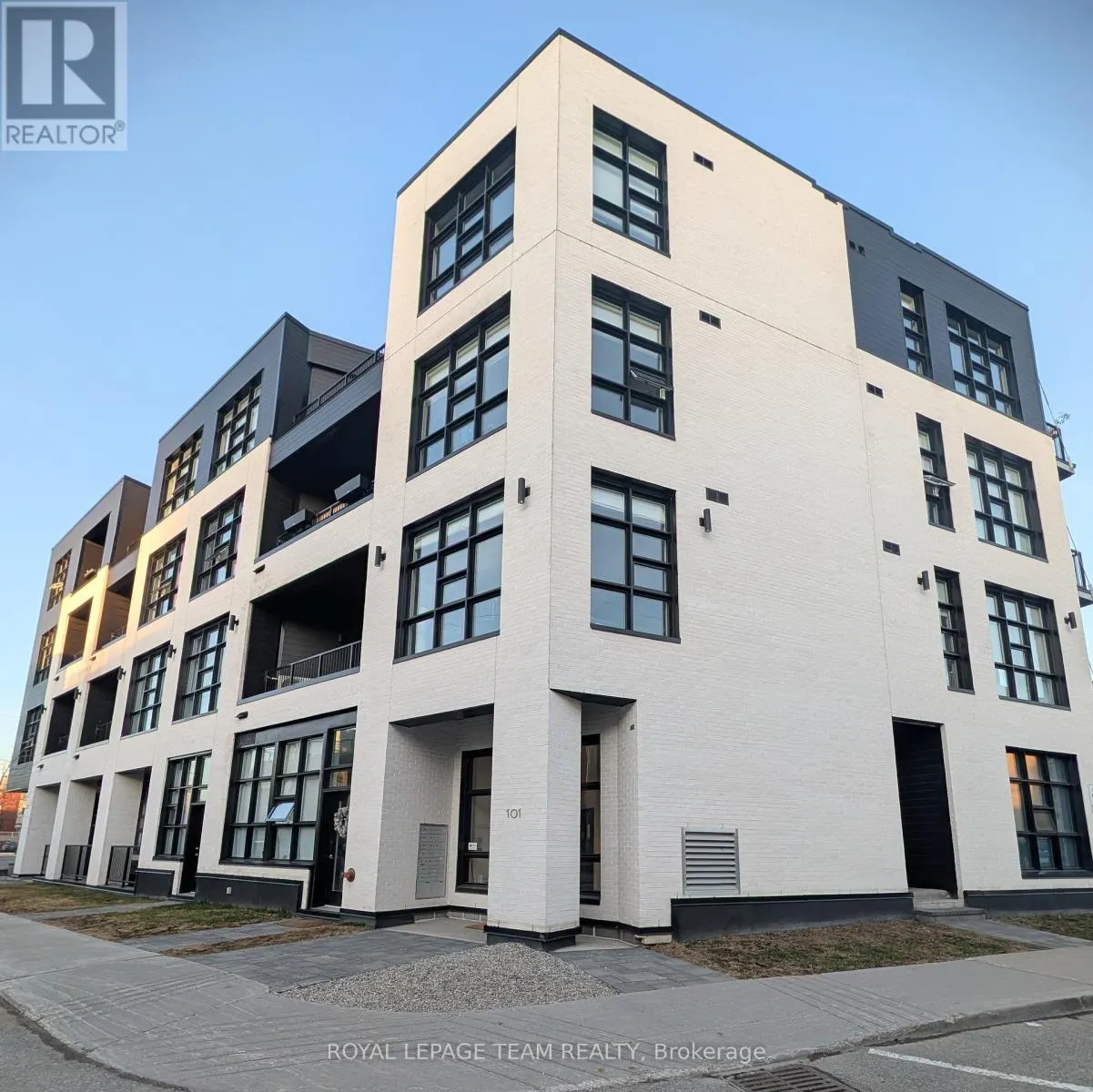 304 - 101 PINHEY STREET