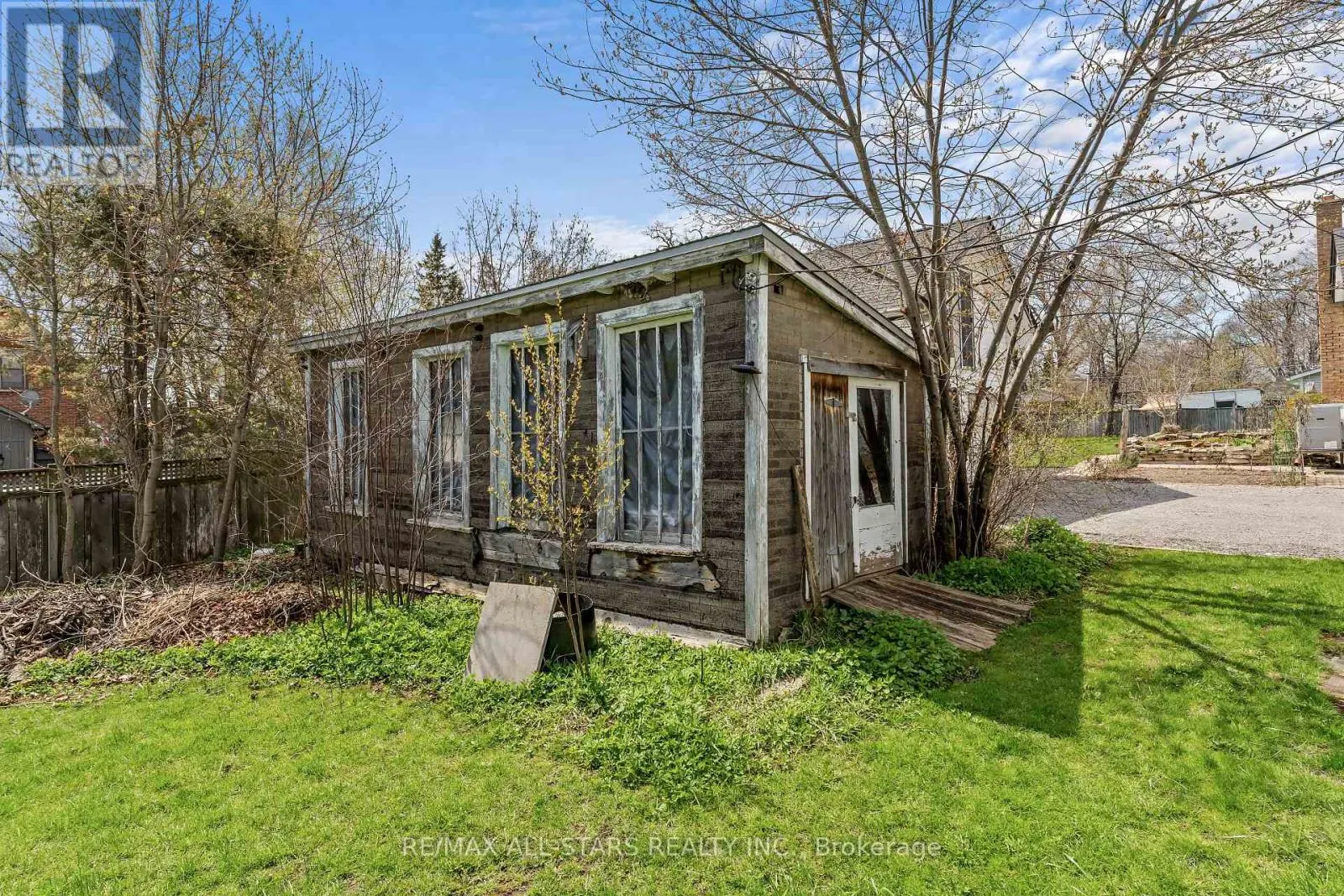 39 FRANCIS STREET W