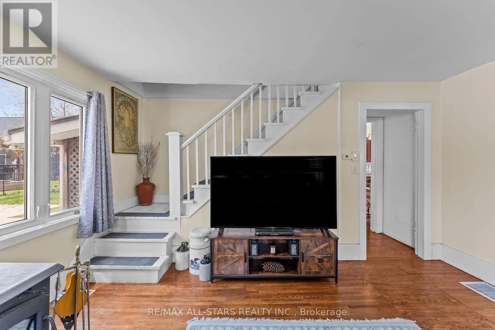 39 FRANCIS STREET W