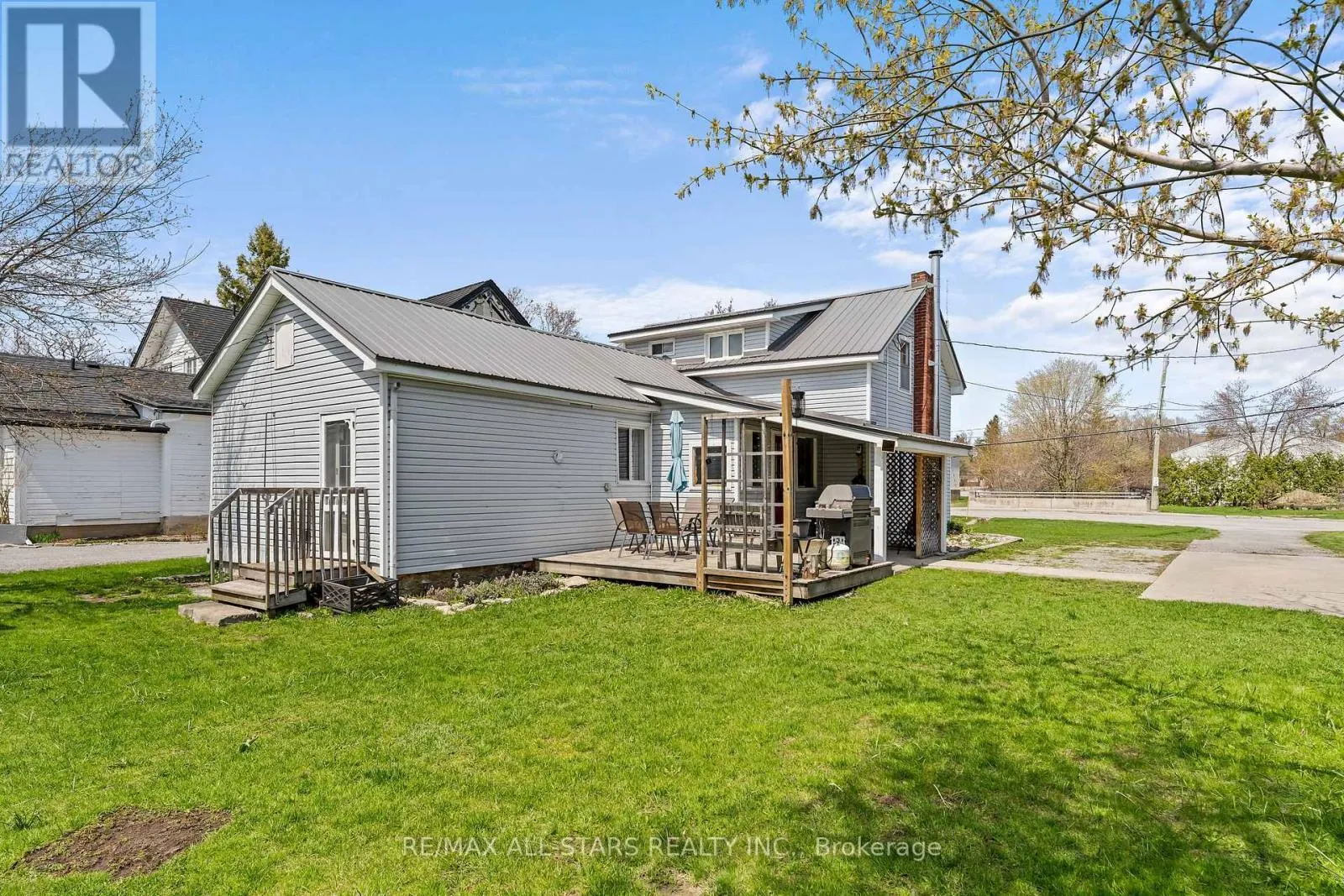 39 FRANCIS STREET W