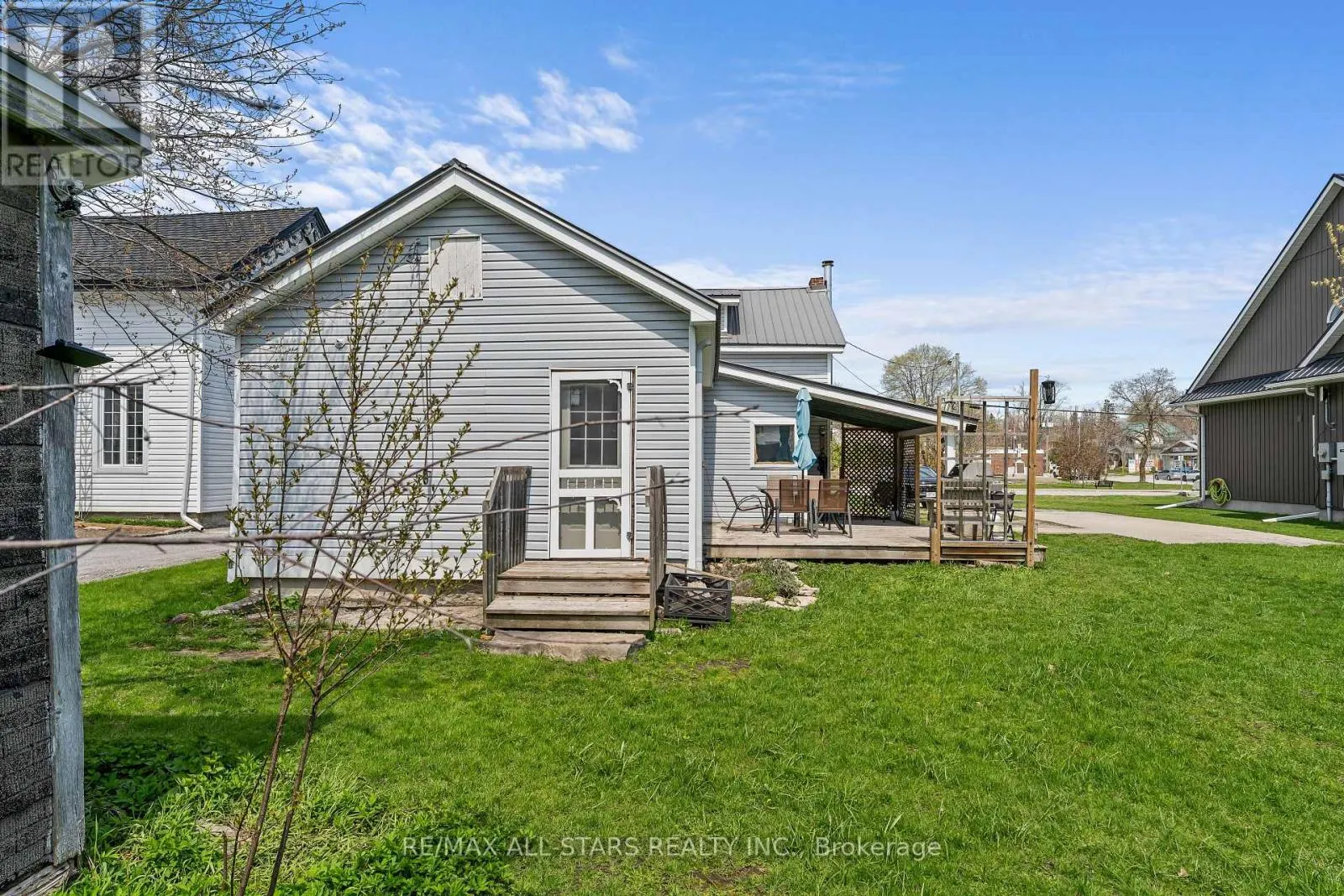 39 FRANCIS STREET W