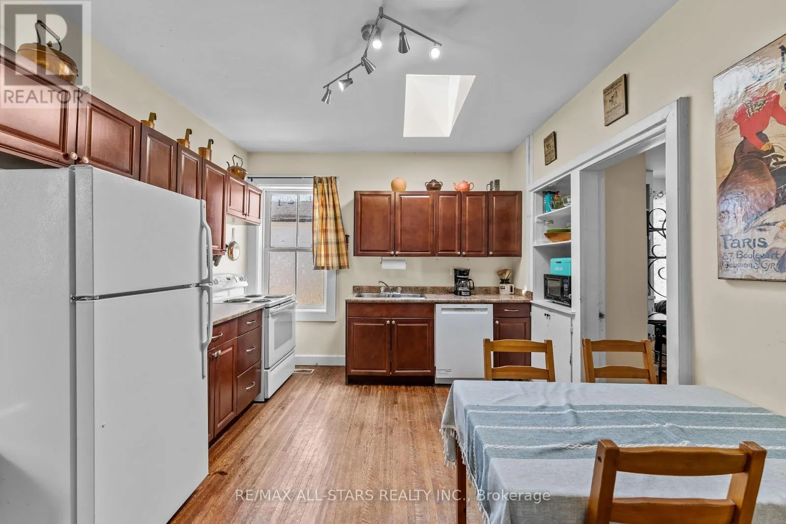 39 FRANCIS STREET W