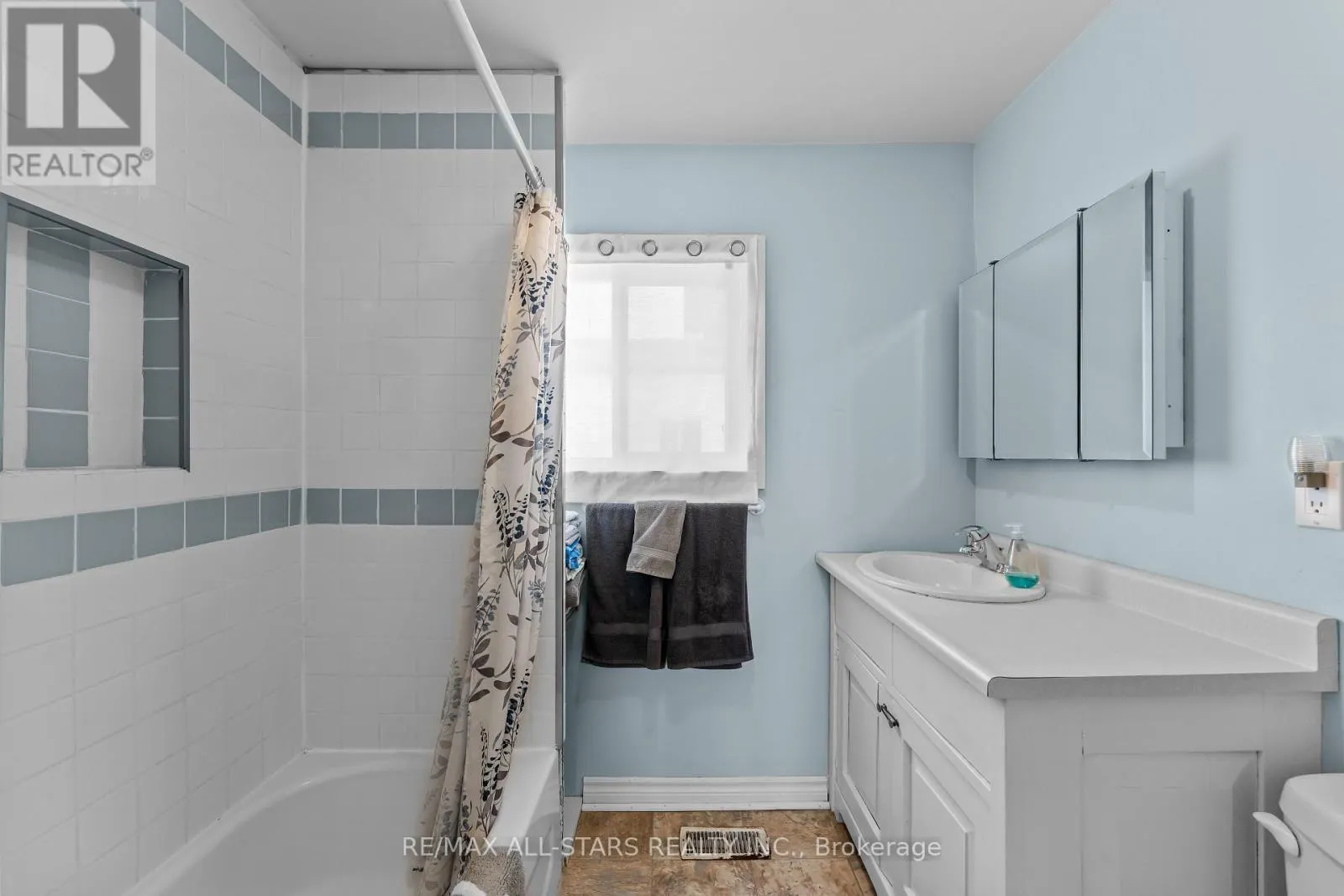39 FRANCIS STREET W