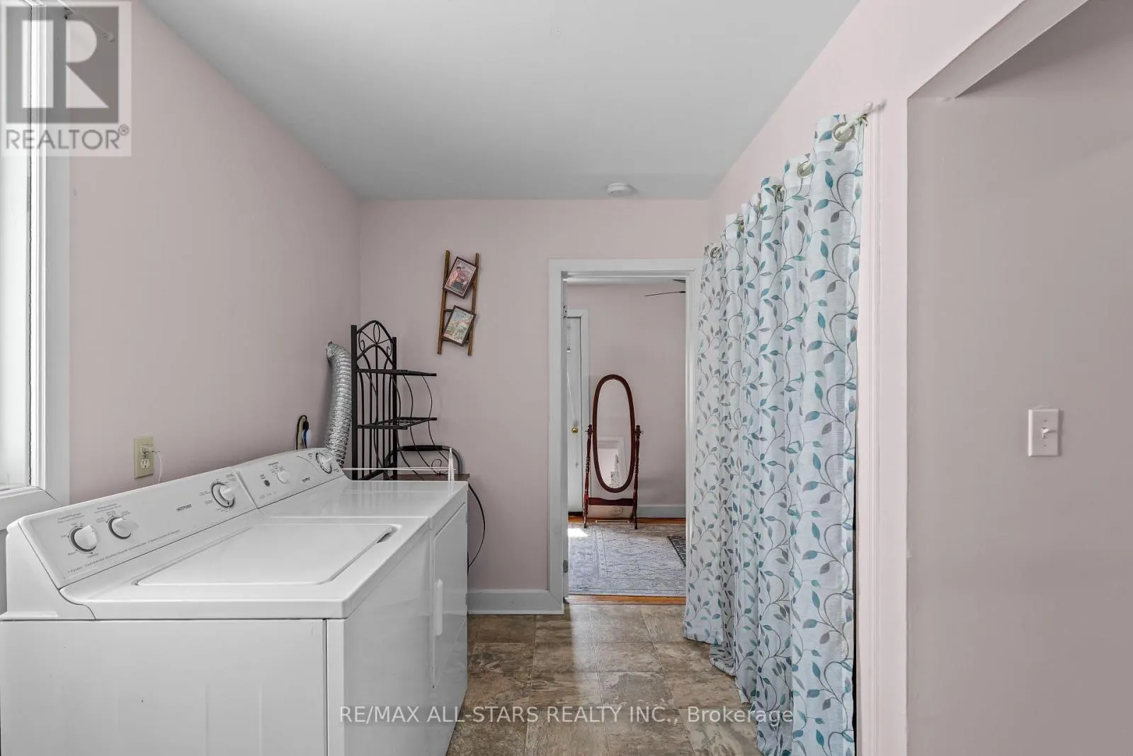 39 FRANCIS STREET W