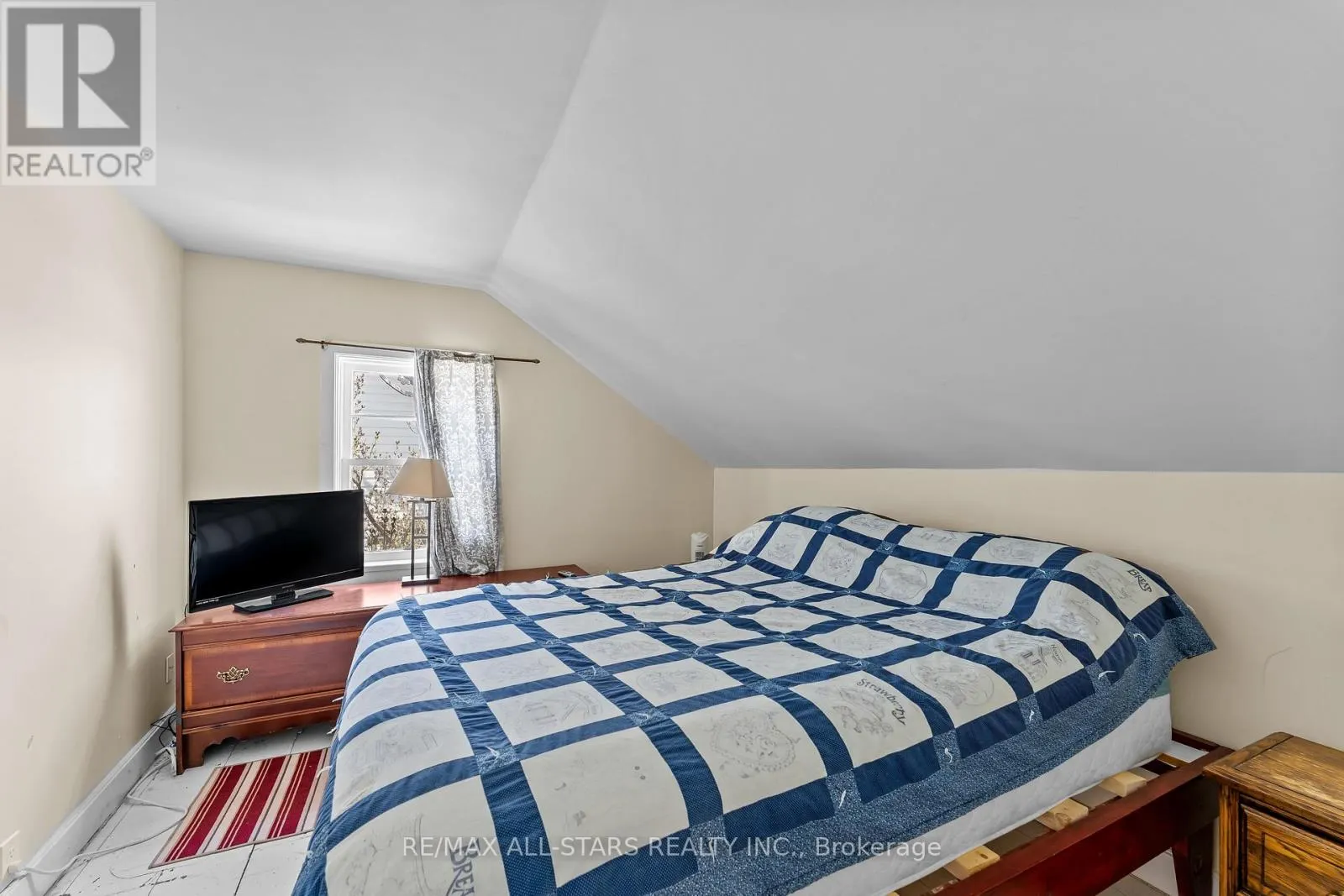 39 FRANCIS STREET W