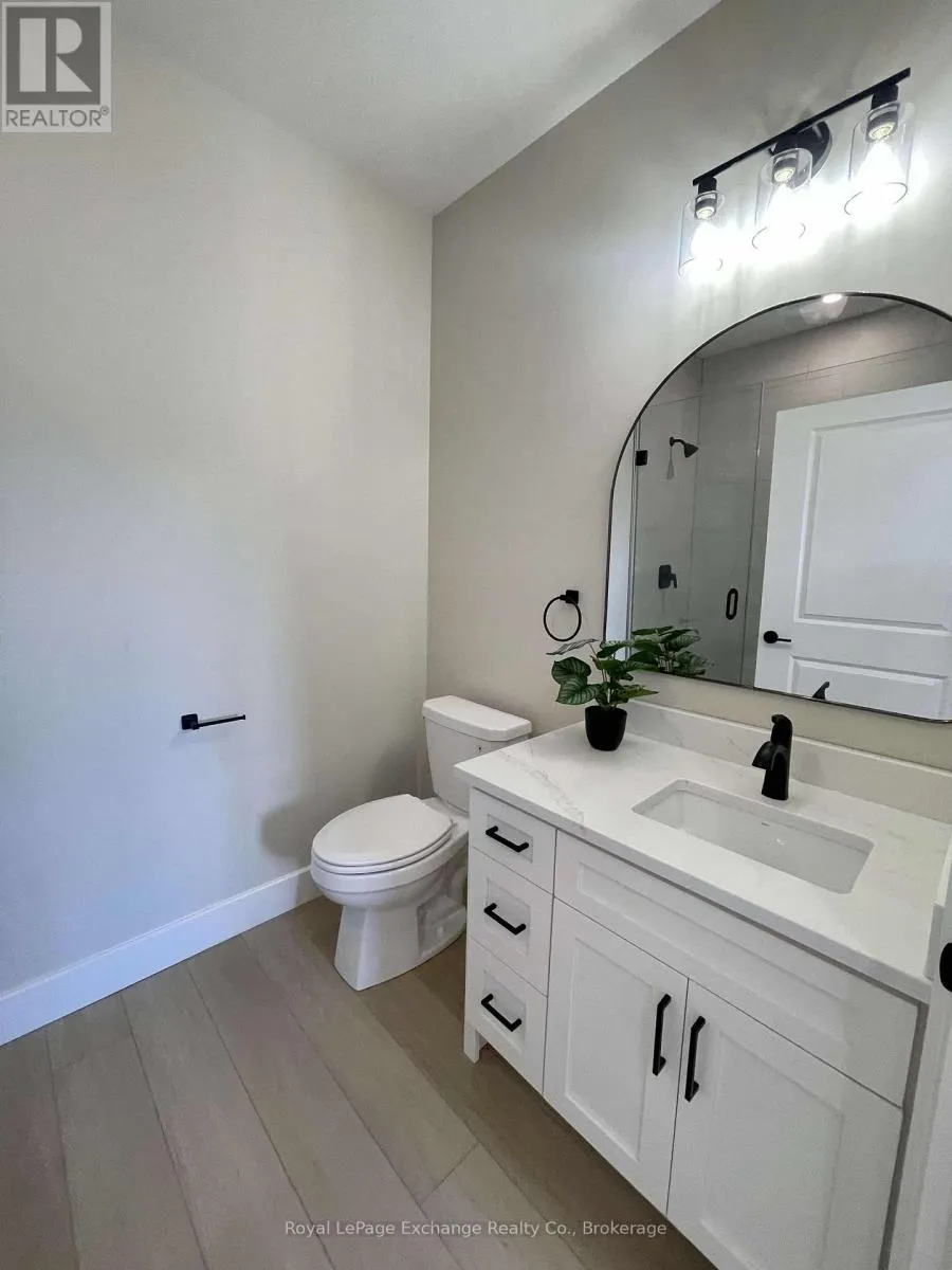 16 MERCEDES CRESCENT N