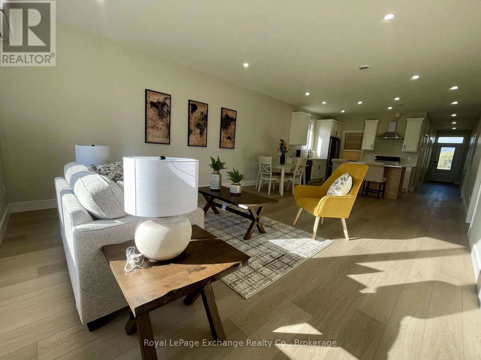 16 MERCEDES CRESCENT N