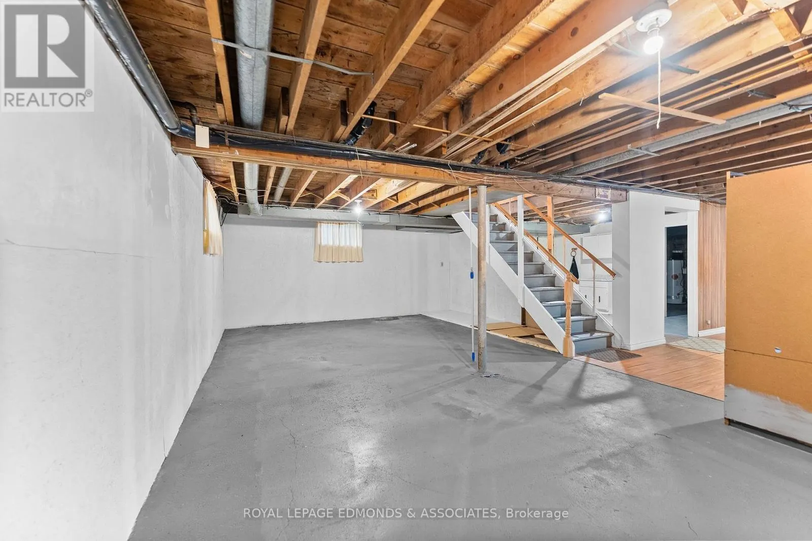 499 BOUNDARY ROAD E