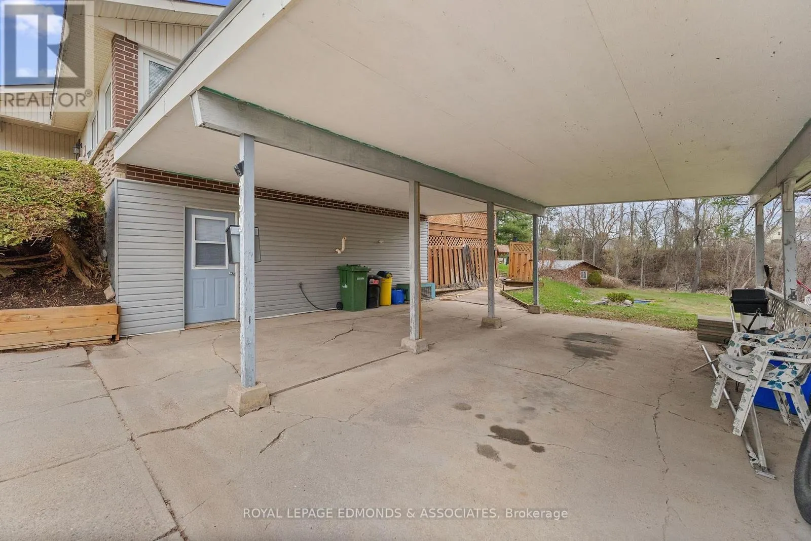 499 BOUNDARY ROAD E