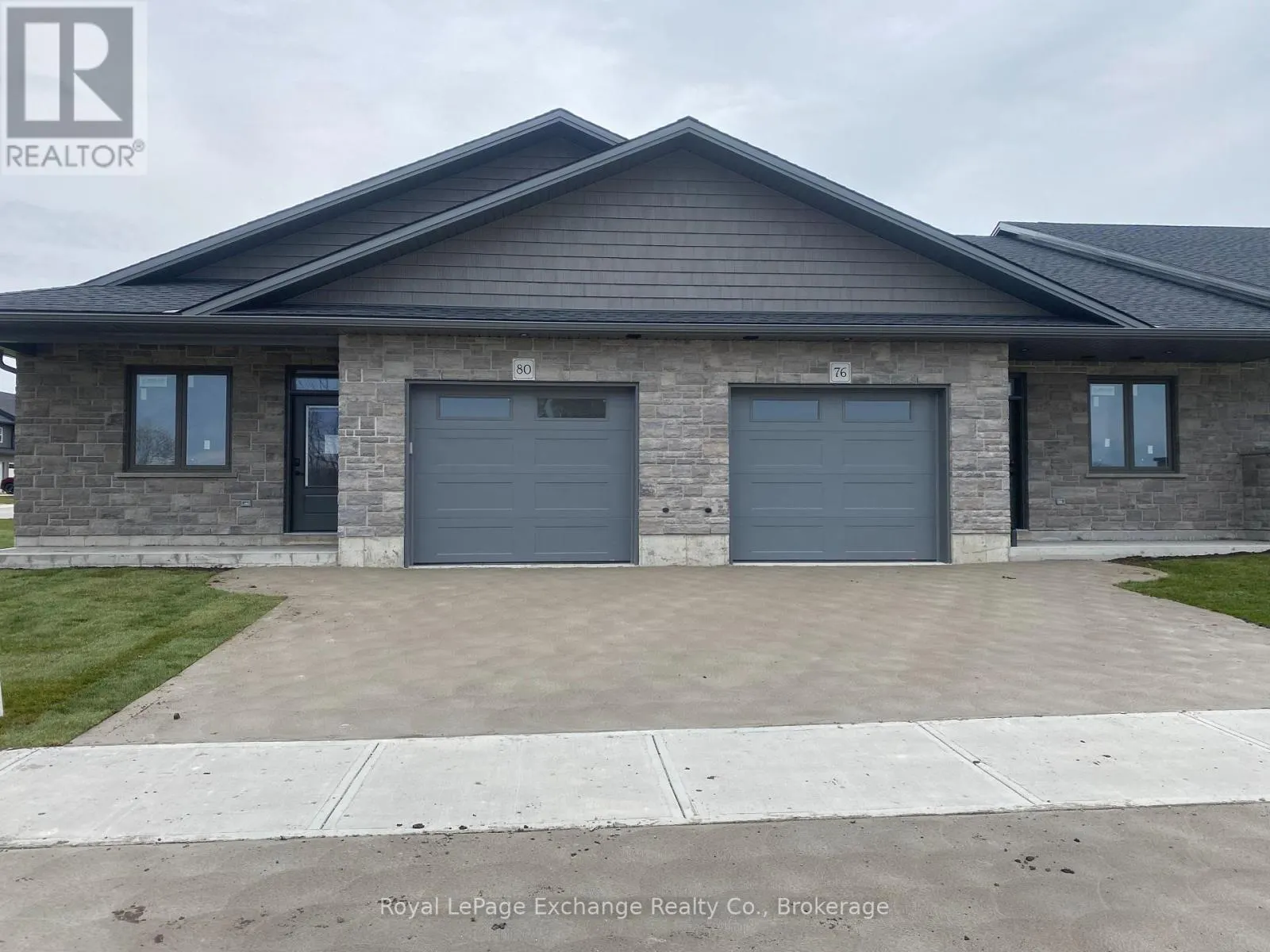 24 MERCEDES CRESCENT N
