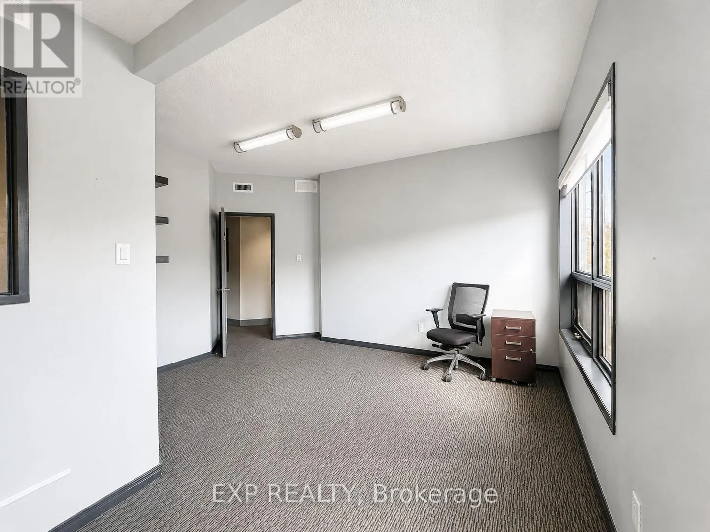 204 - 111 SHERWOOD DRIVE