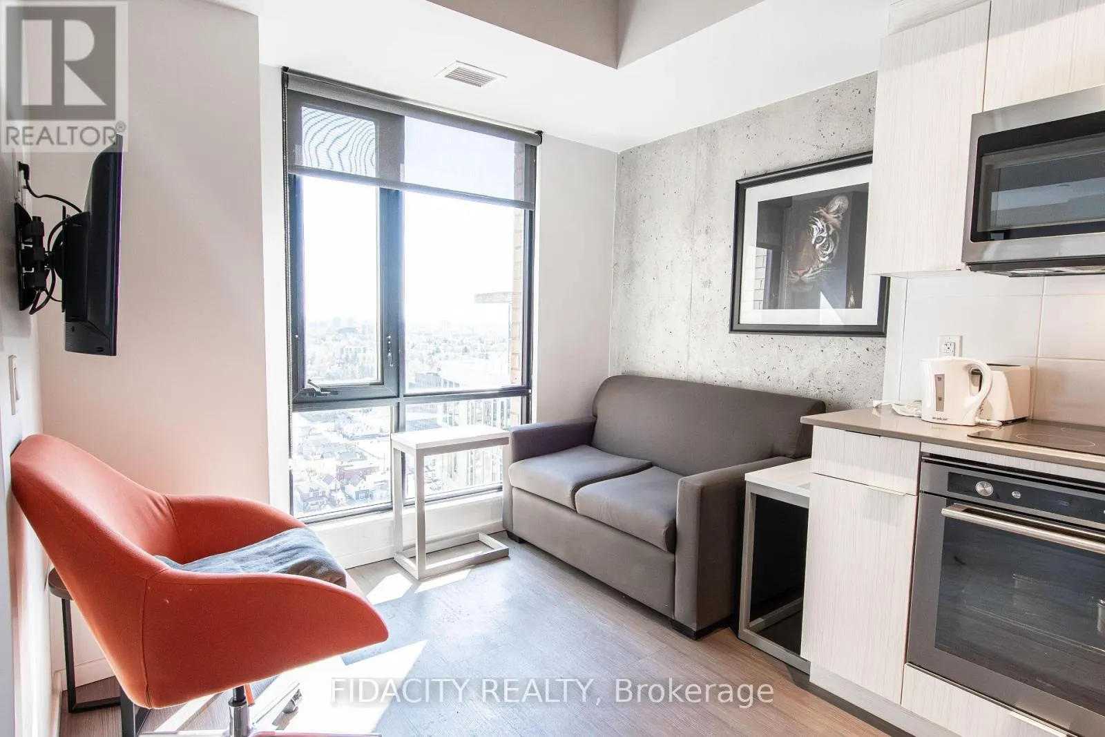 2912 - 105 CHAMPAGNE AVENUE S