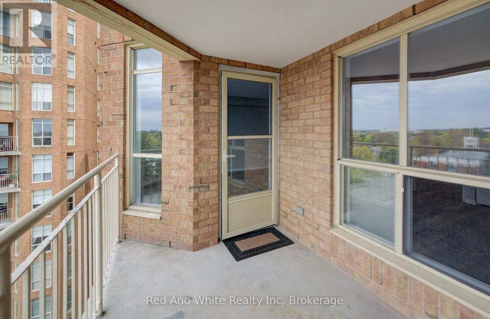 802 - 1414 KING STREET E #802
