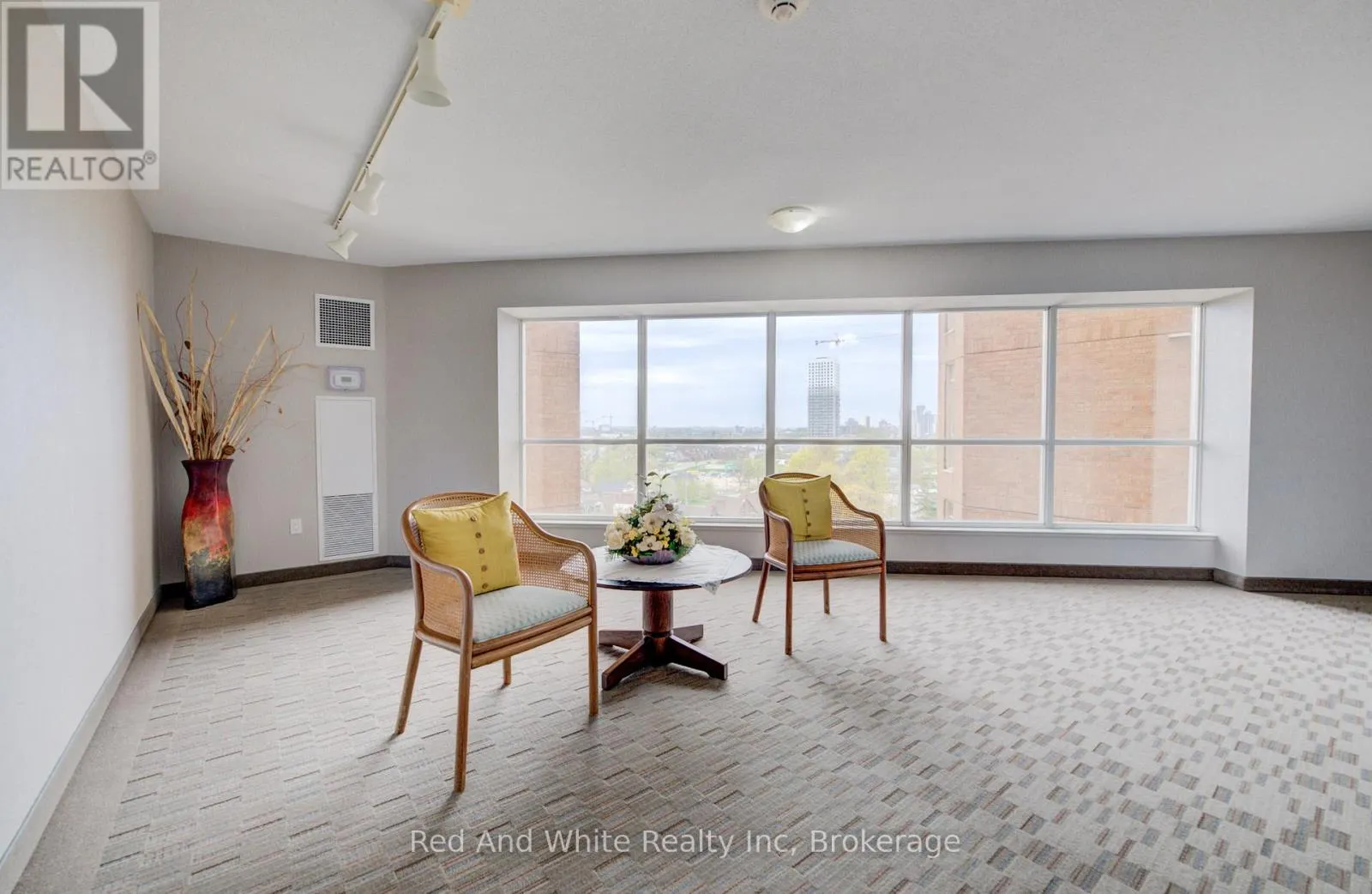 802 - 1414 KING STREET E #802