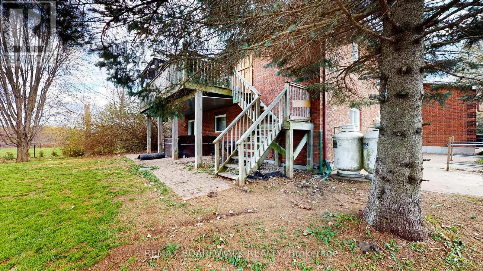 7 MEADOWVIEW LANE