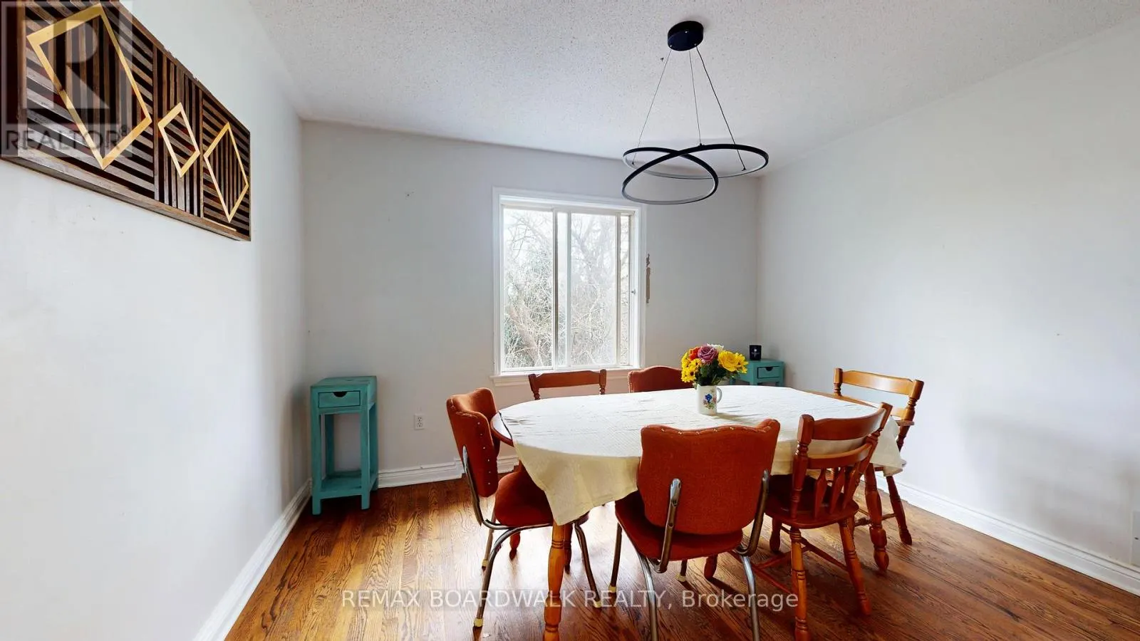 7 MEADOWVIEW LANE