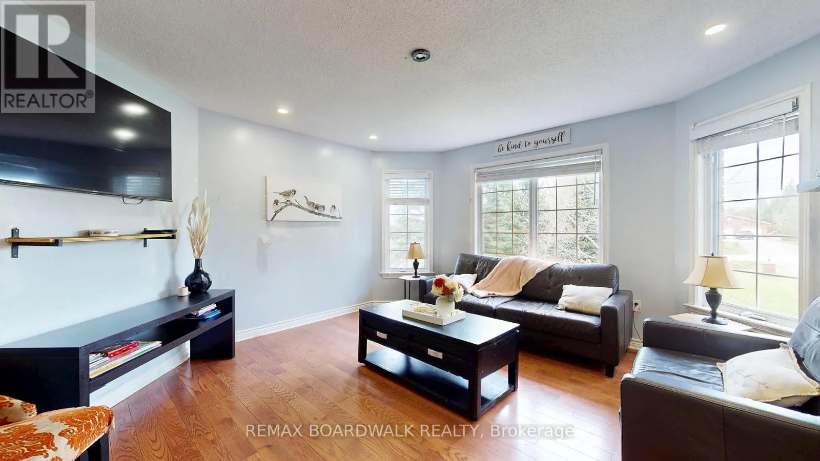 7 MEADOWVIEW LANE