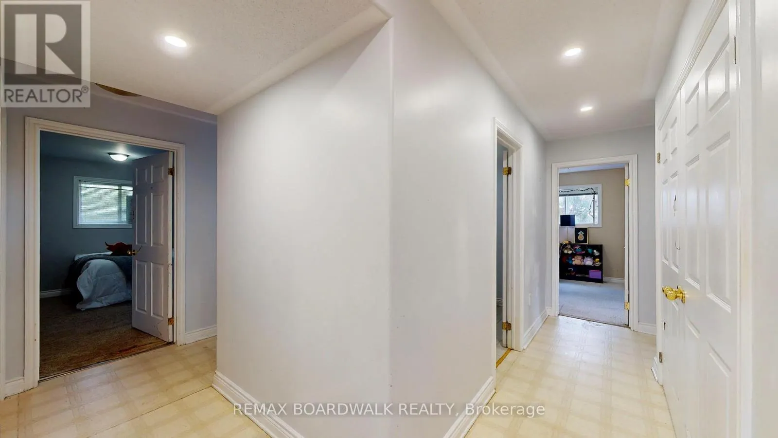 7 MEADOWVIEW LANE